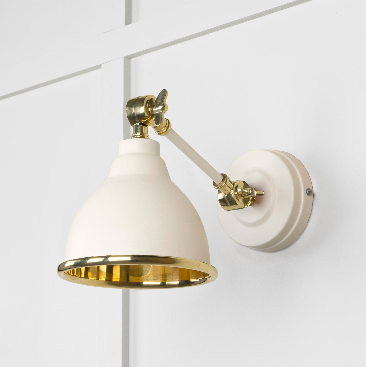 Smooth Brass Brindley Wall Light Teasel, Front Side.