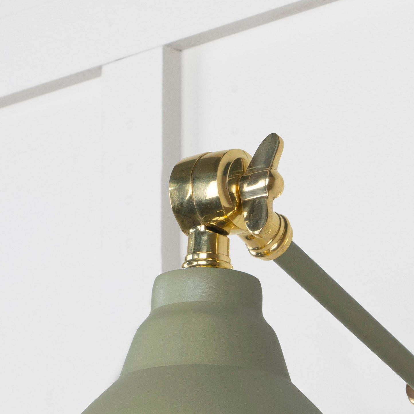 Smooth Brass Brindley Wall Light Tump, Detailed close up view of pendant.