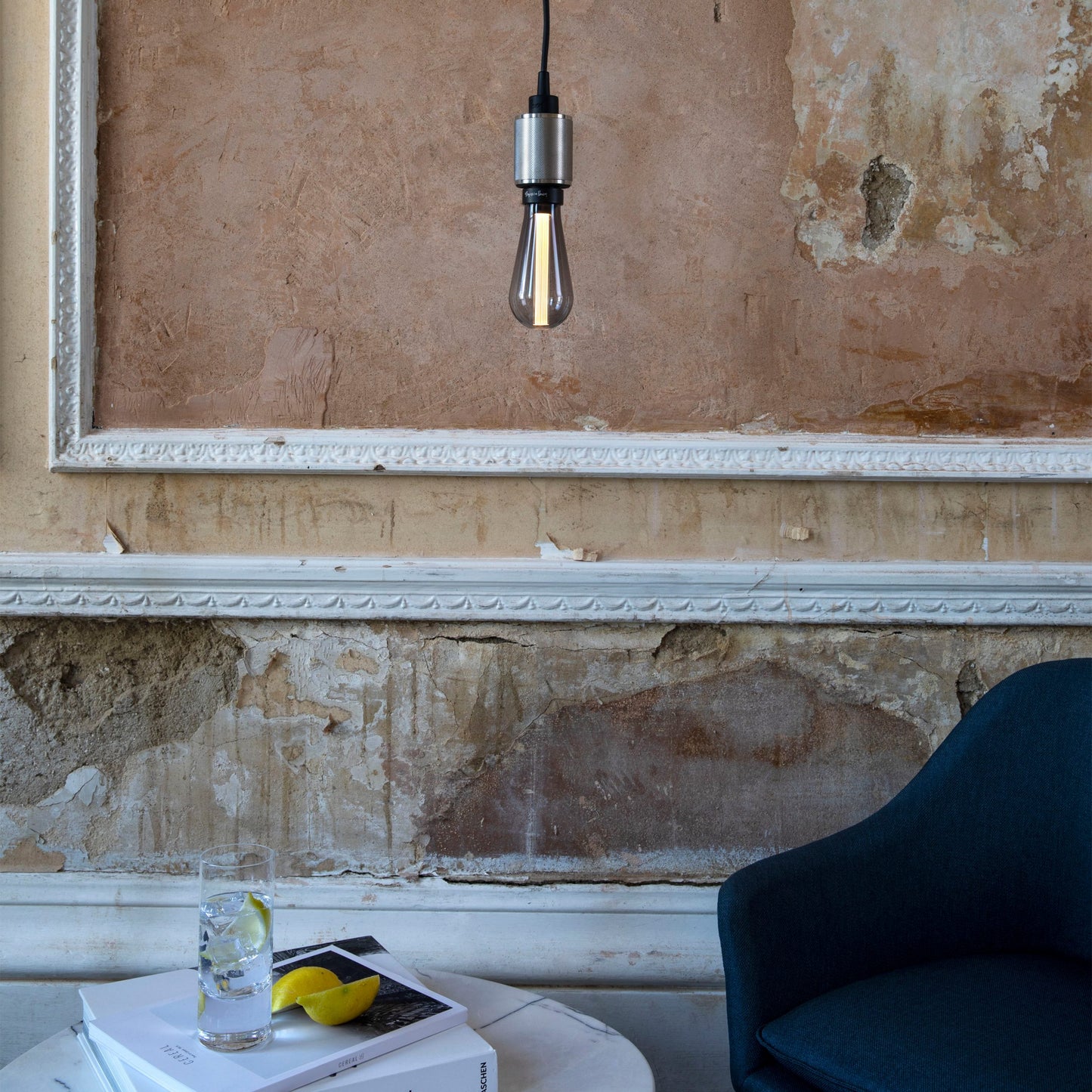 Heavy Metal Pendant light / Cross steel, in setting.