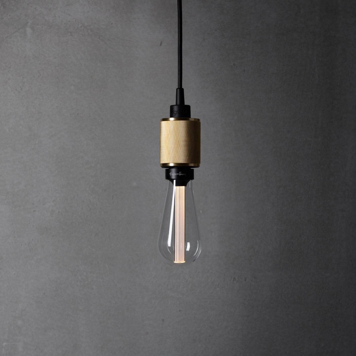 Heavy Metal Pendant light / Cross Brass, front view.