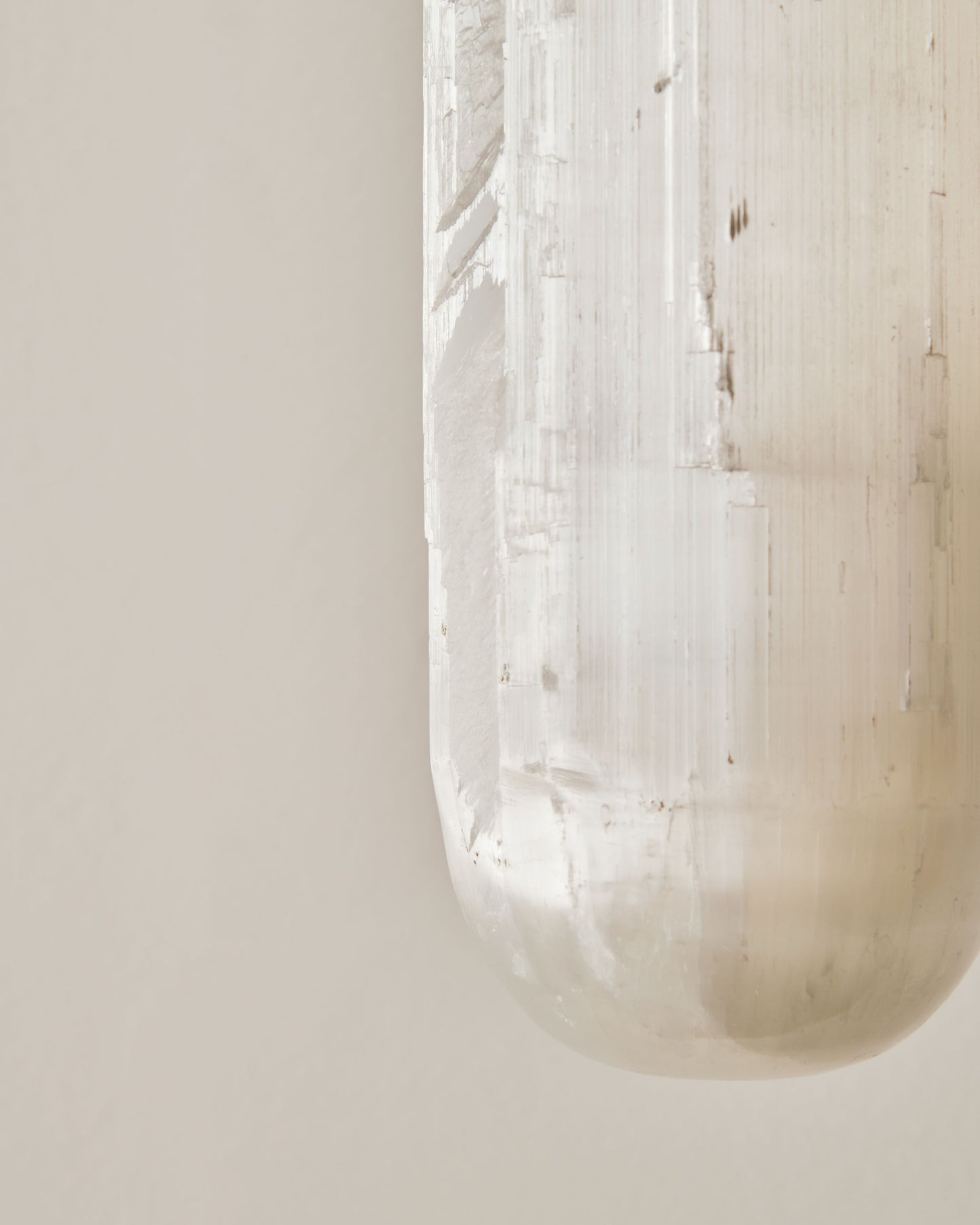 Selene Maxi Pendant Light, close up view of light