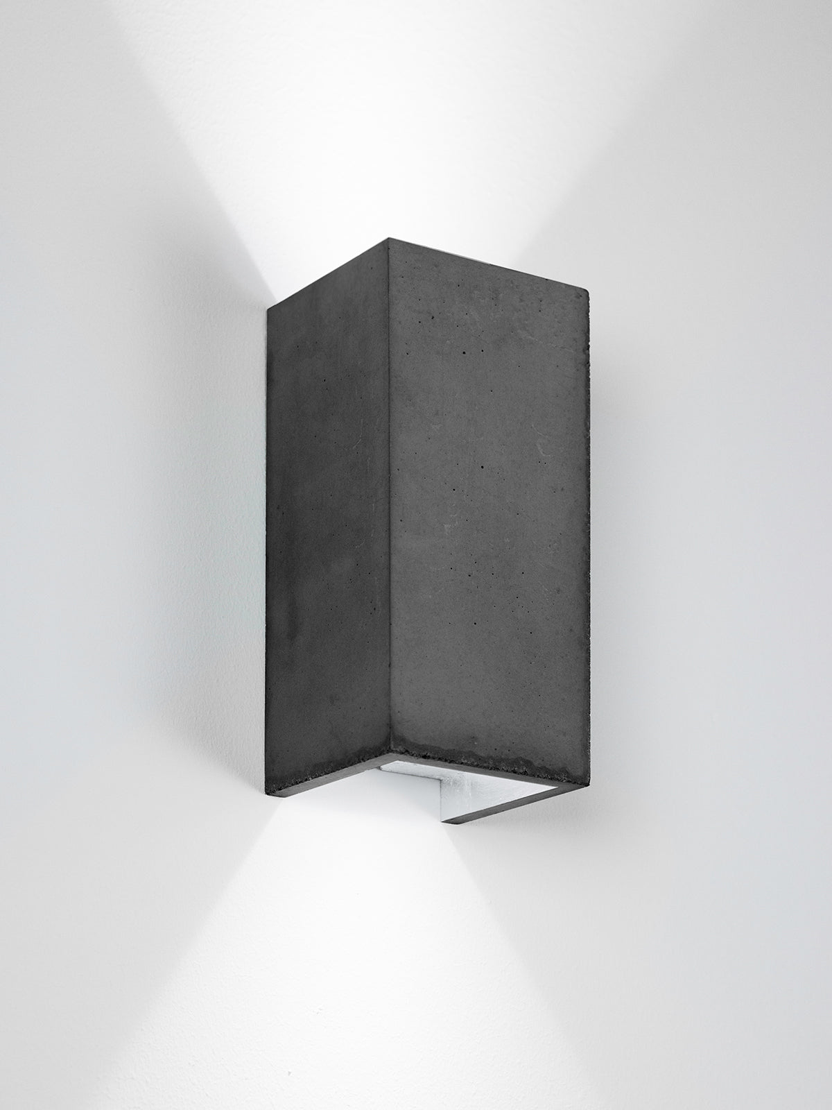 [B8] Dark Wall Light Rectangular still 3