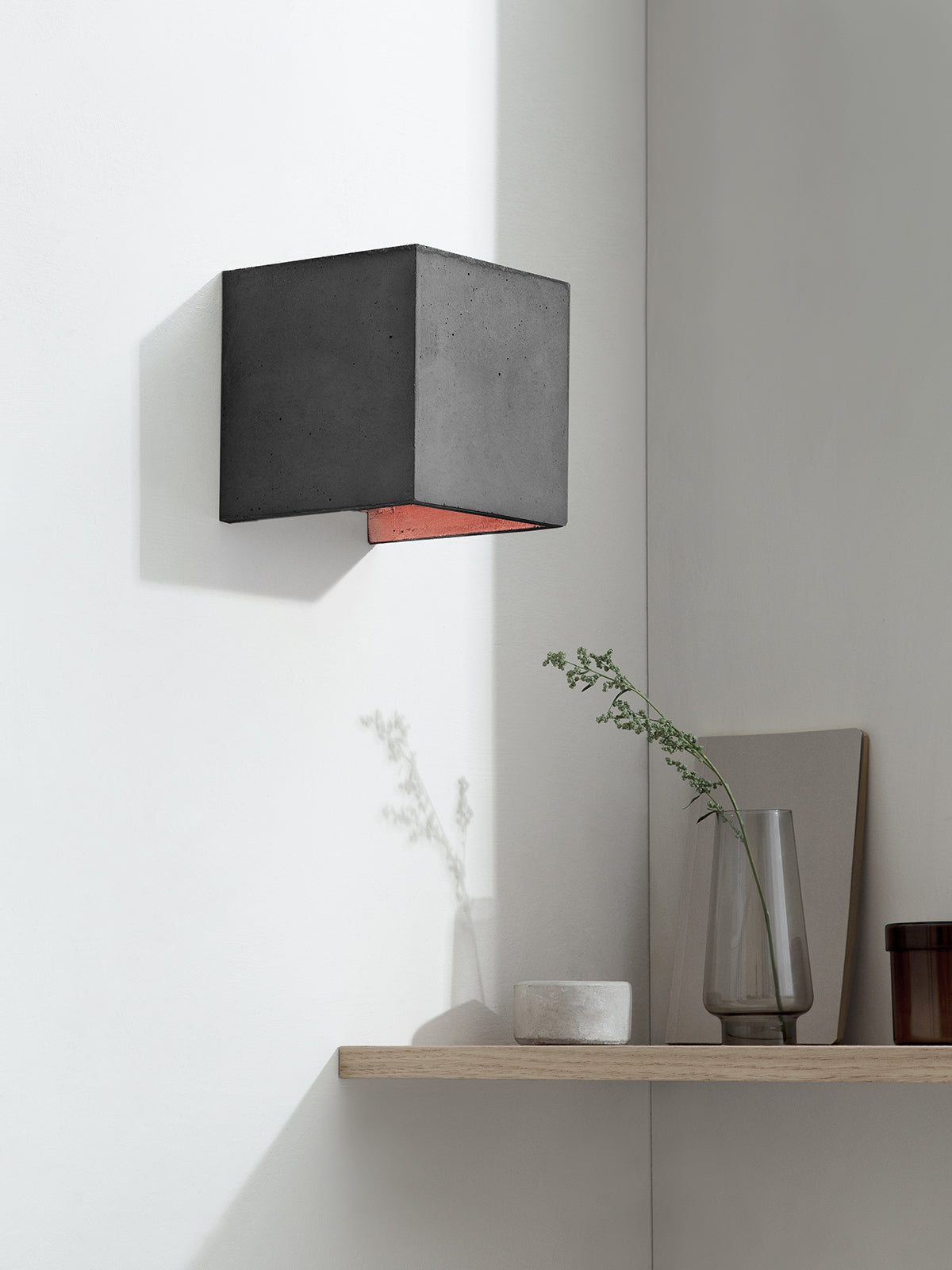 [B3] Dark Wall Light Cubic still 4
