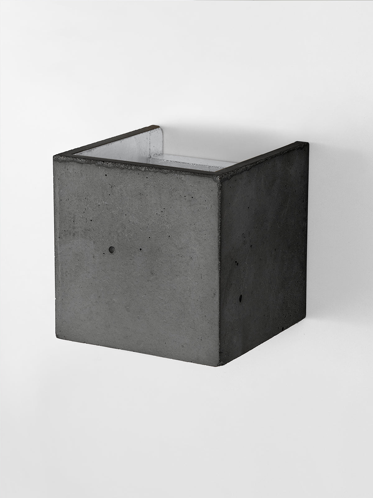 [B3] Dark Wall Light Cubic still 1