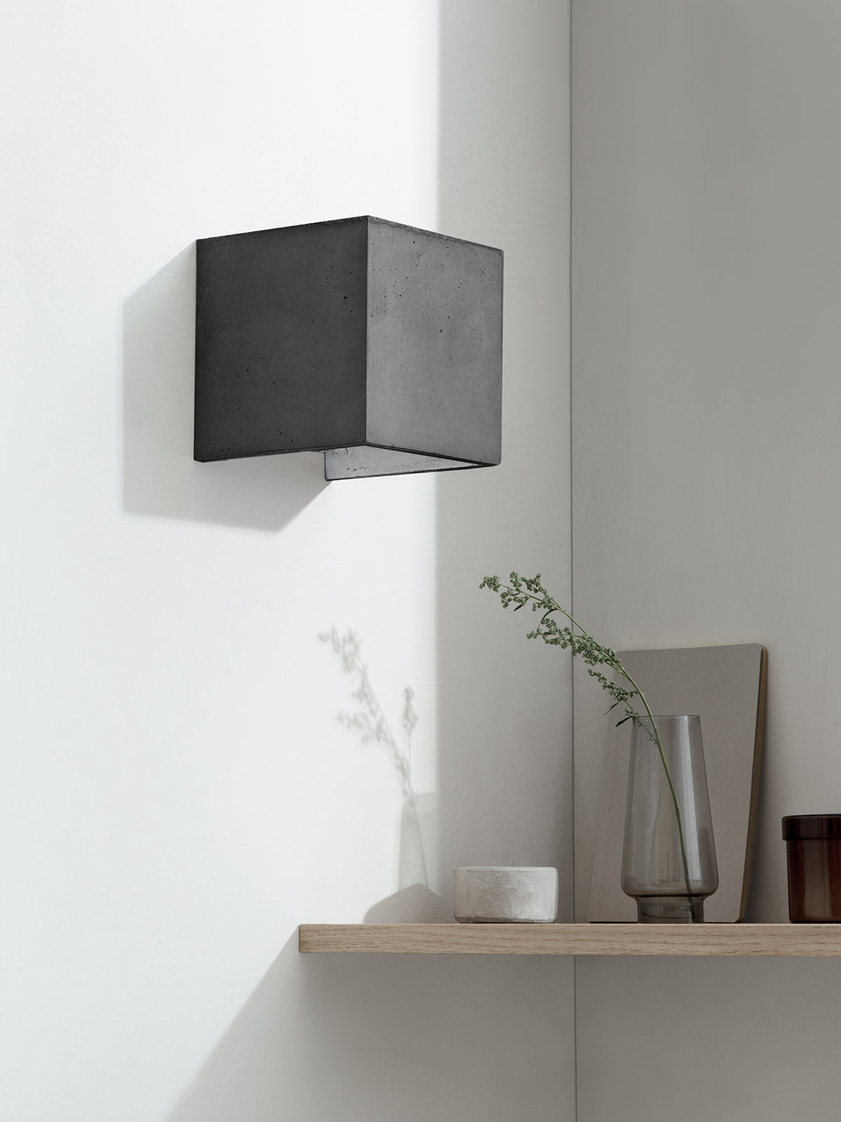 [B3] Dark Wall Light Cubic still 6