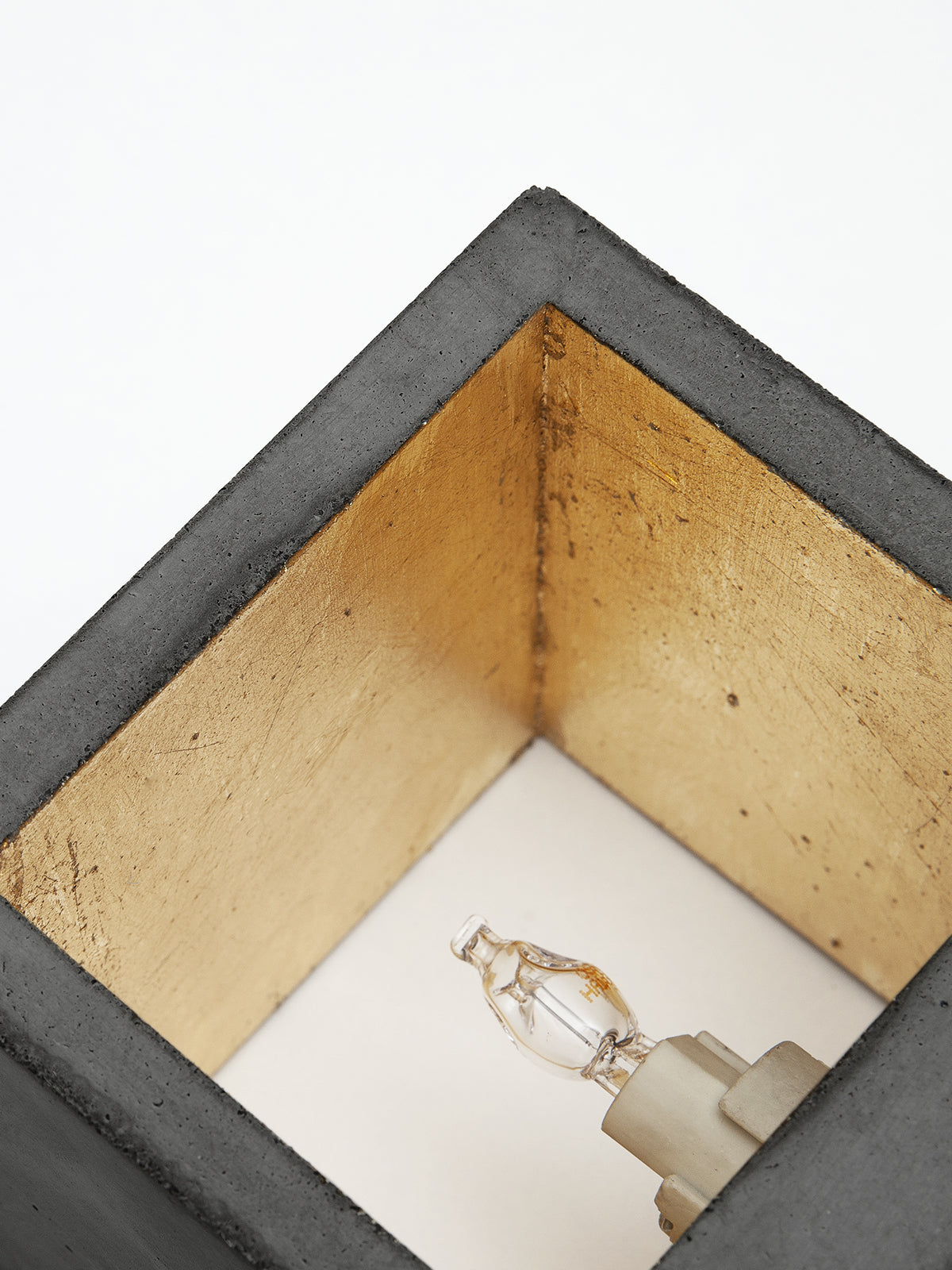 [B9] Dark Wall Light Cubic Small still 8