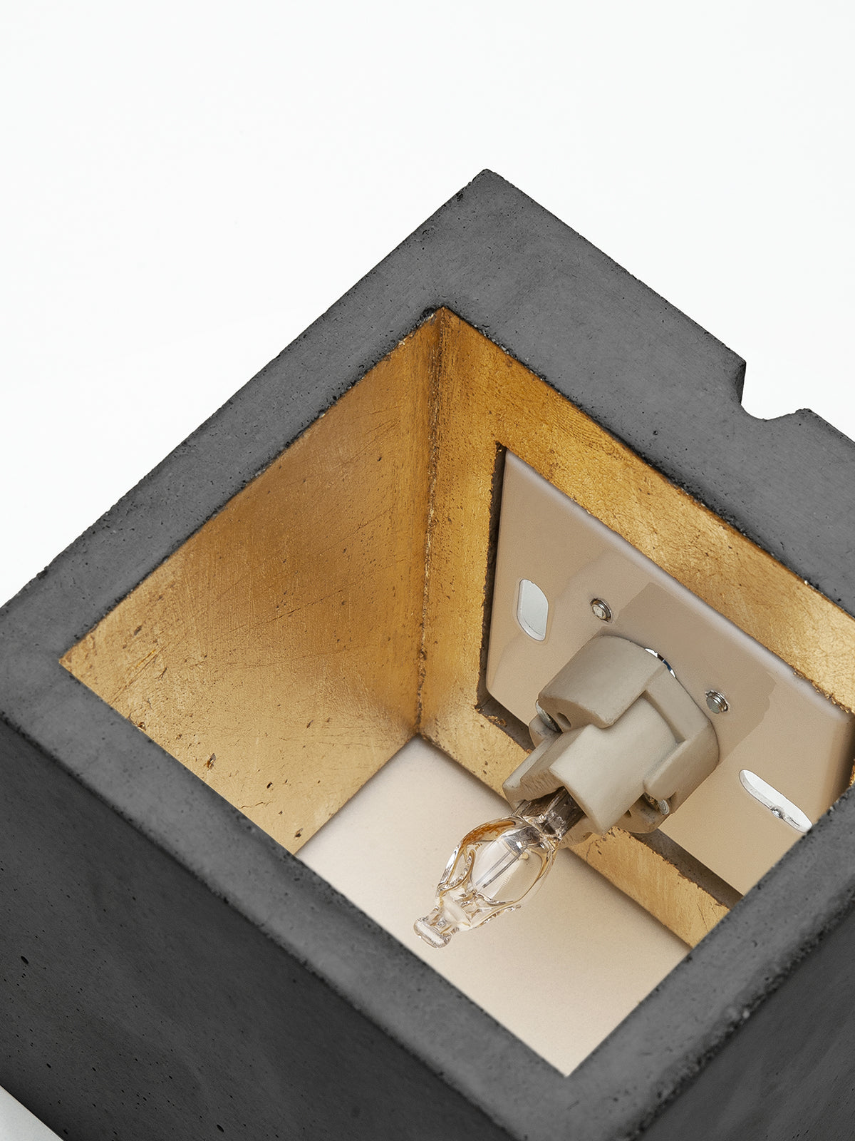[B9] Dark Wall Light Cubic Small still 4