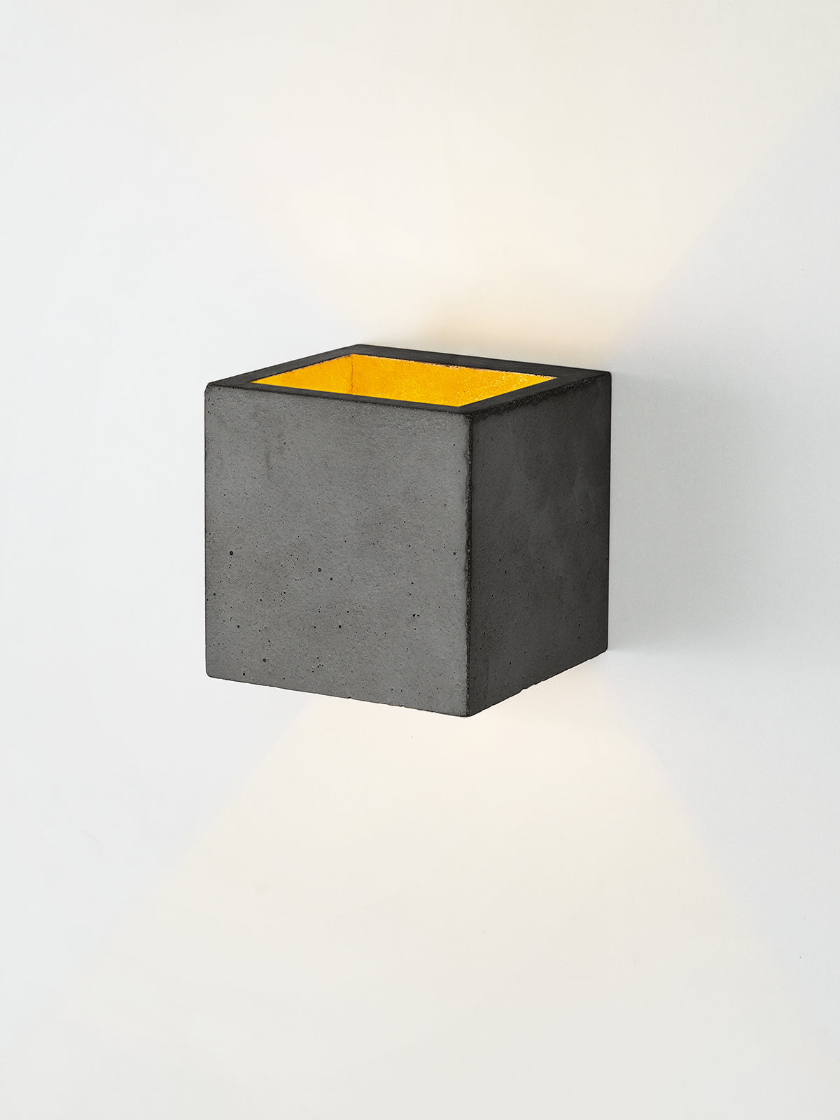 [B9] Dark Wall Light Cubic Small still 1