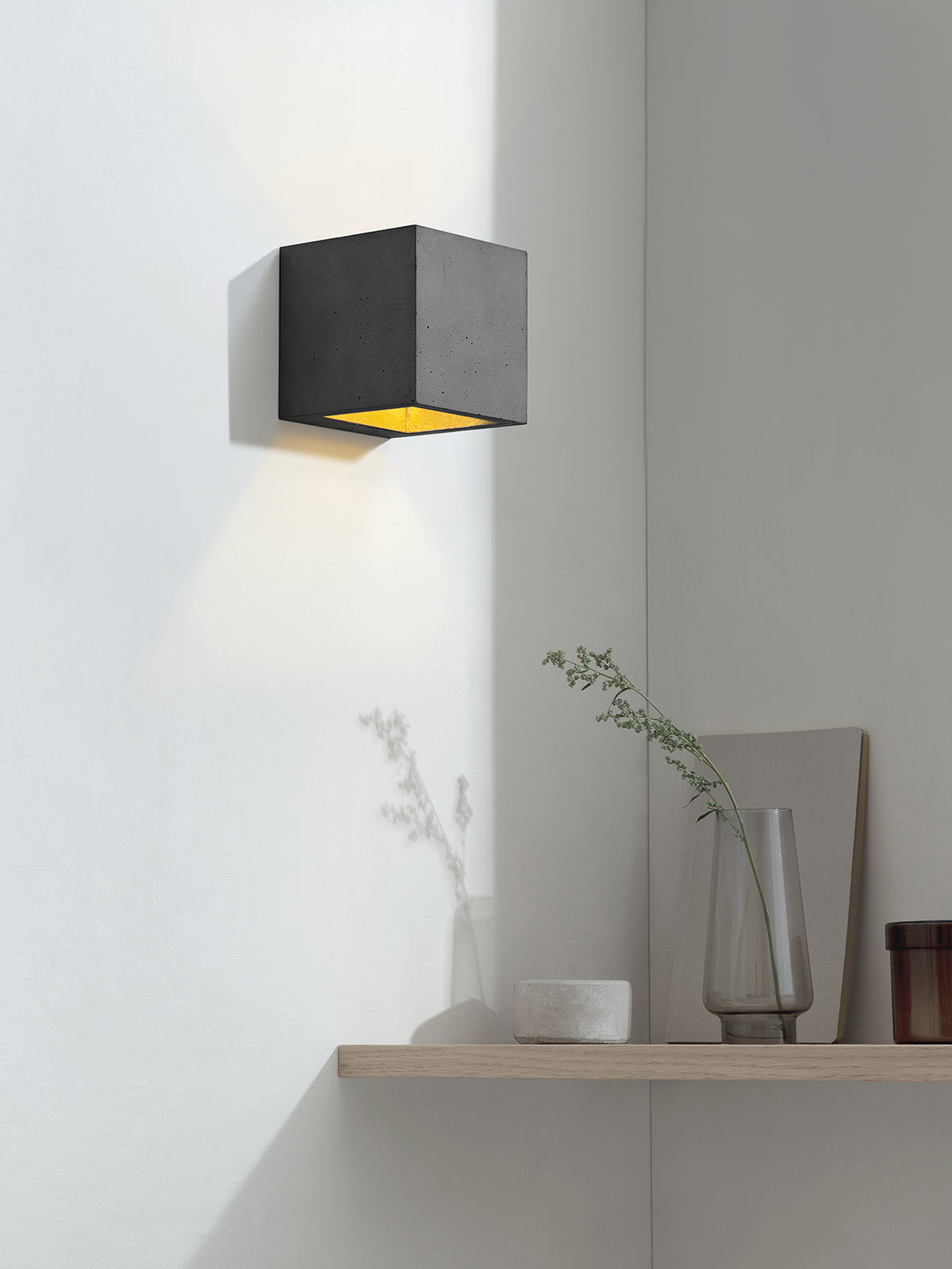 [B9] Dark Wall Light Cubic Small still 5