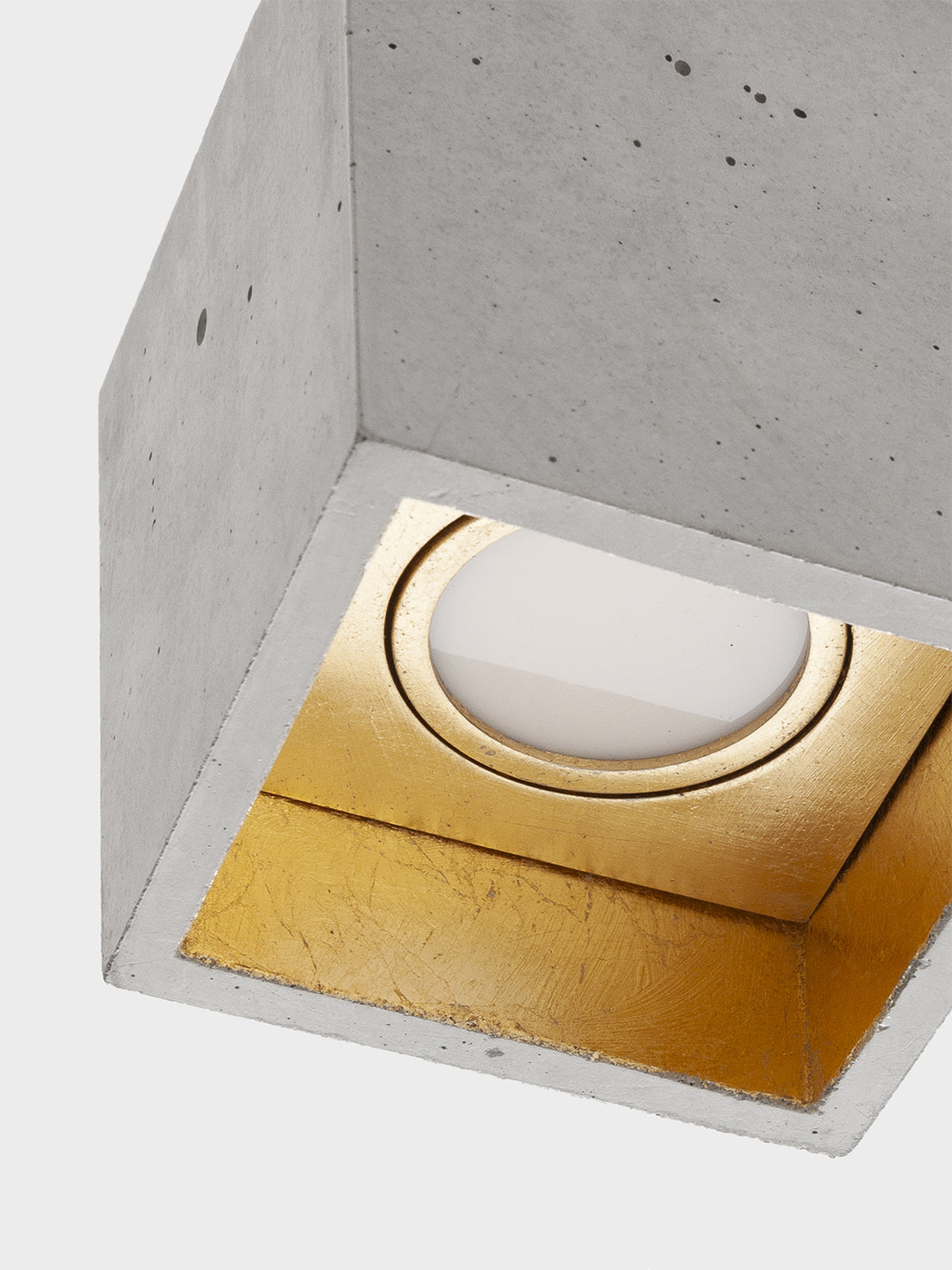 [B7] Ceiling Spot Cubic still 10