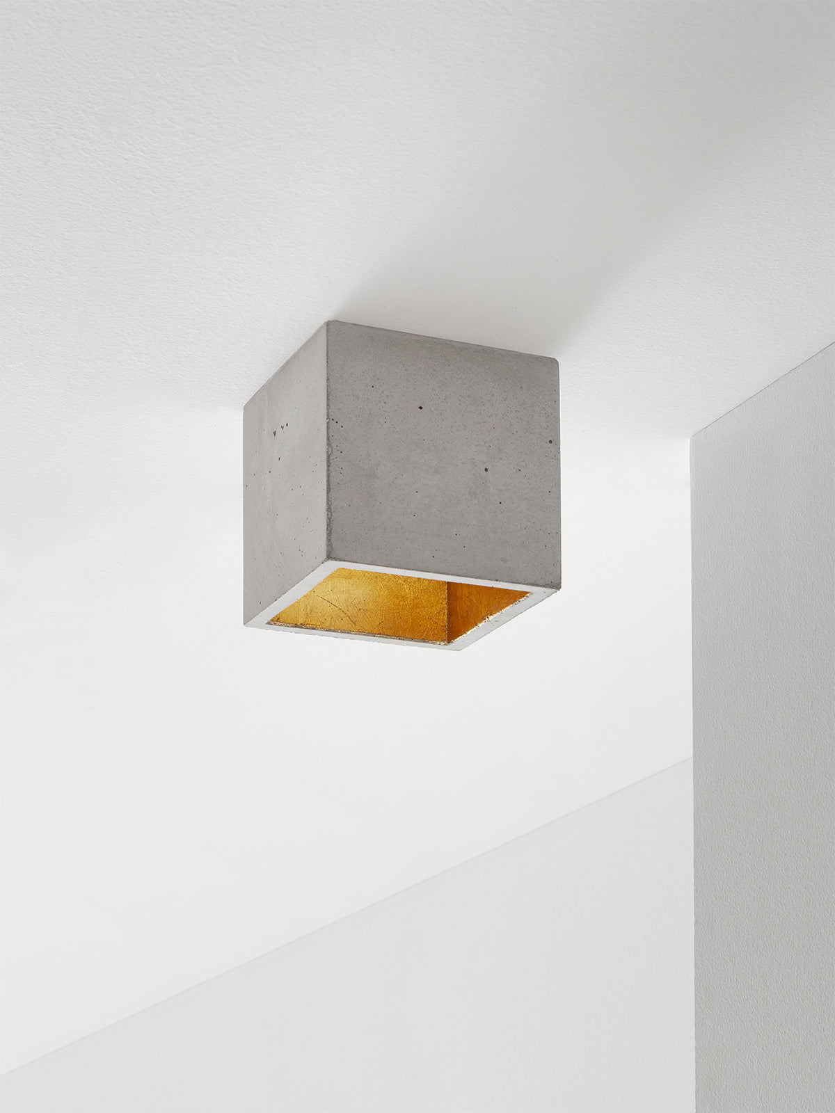 [B7] Ceiling Spot Cubic still 5