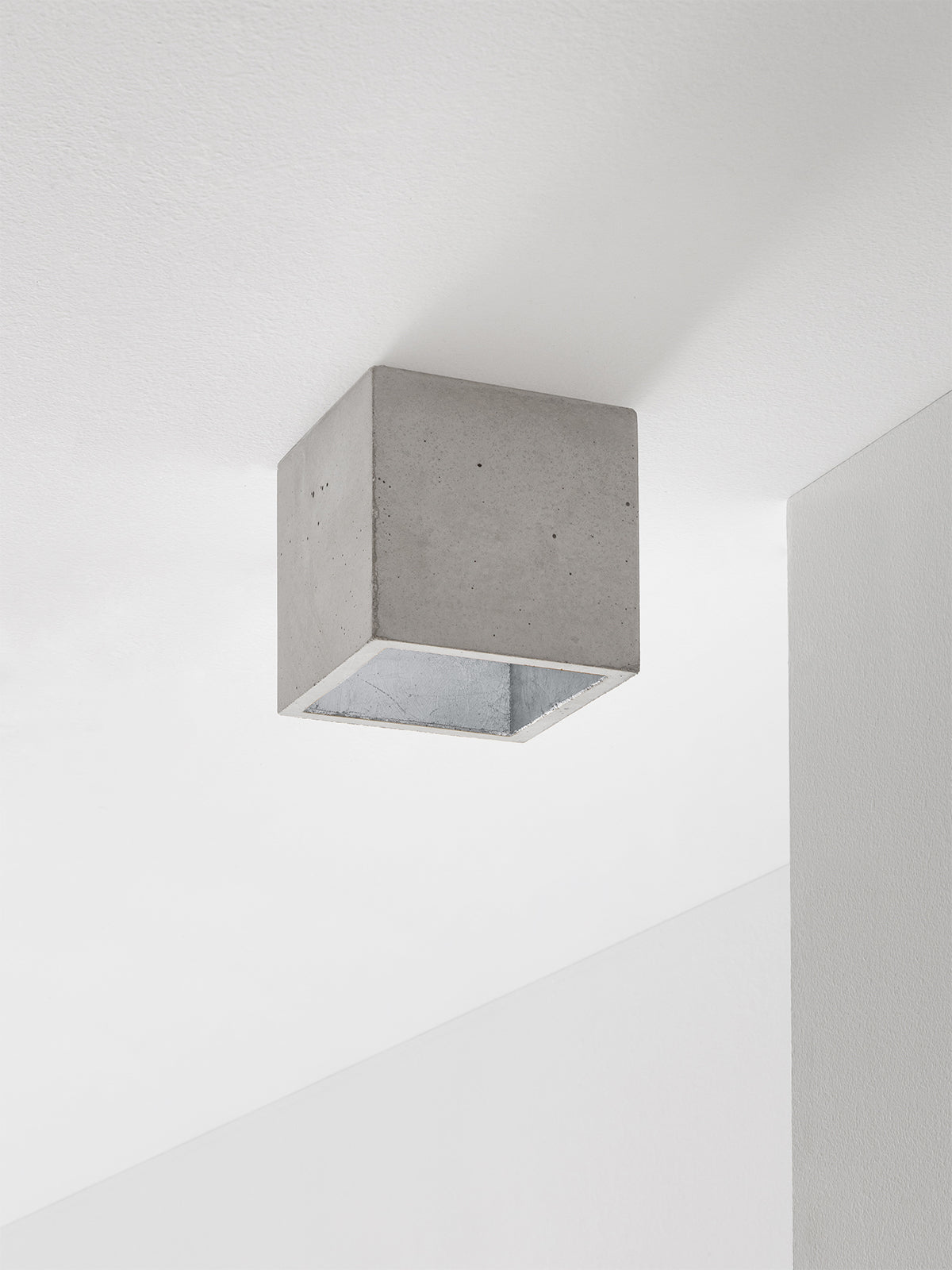 [B7] Ceiling Spot Cubic still 7