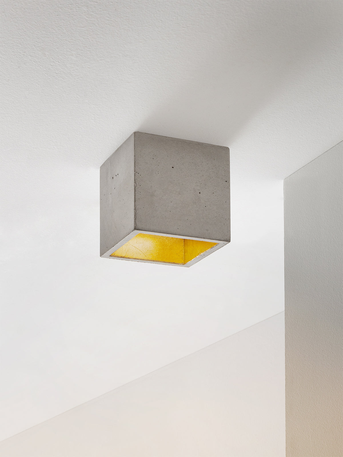 [B7] Ceiling Spot Cubic still 8
