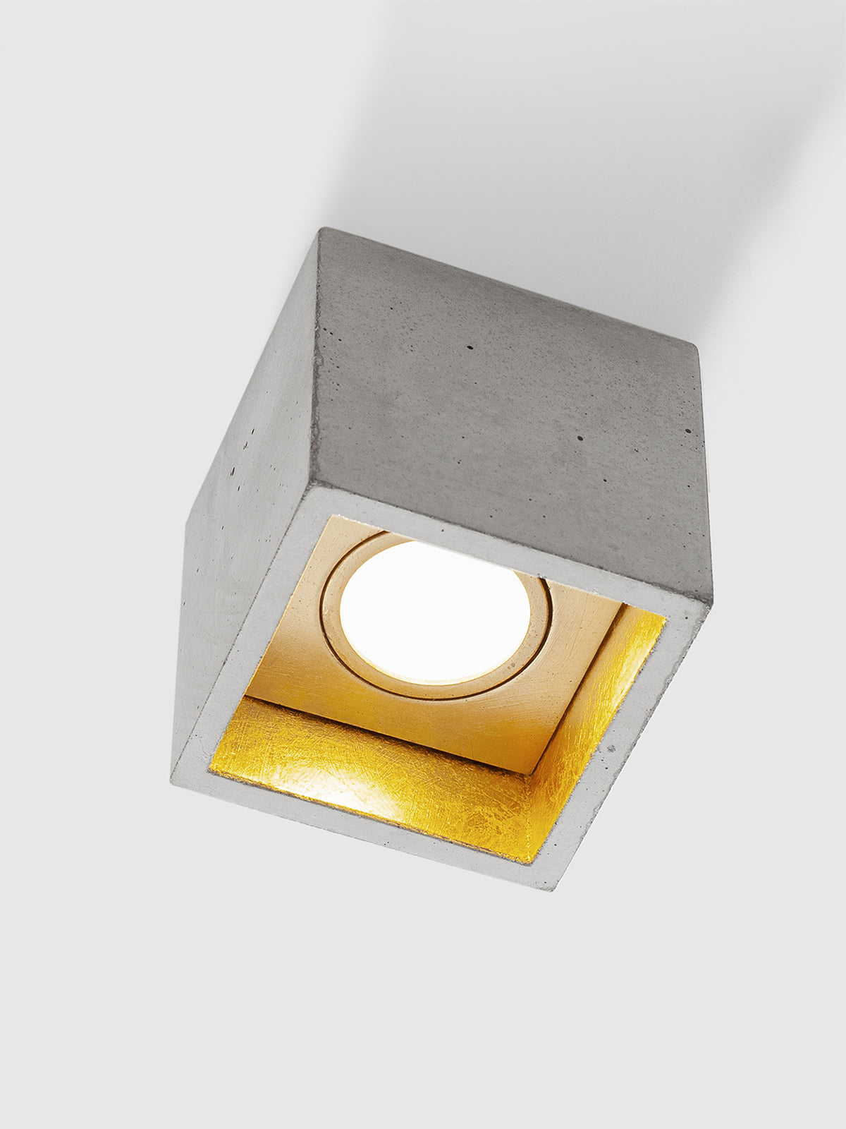 [B7] Ceiling Spot Cubic still 4