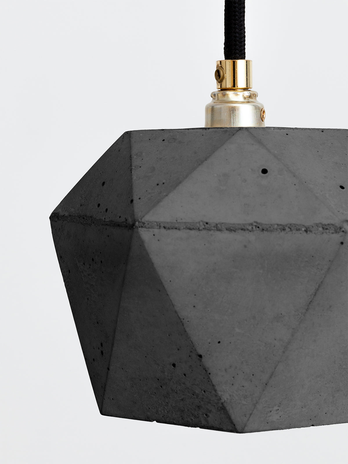 [T2] Dark Pendant Light Triangle still 3