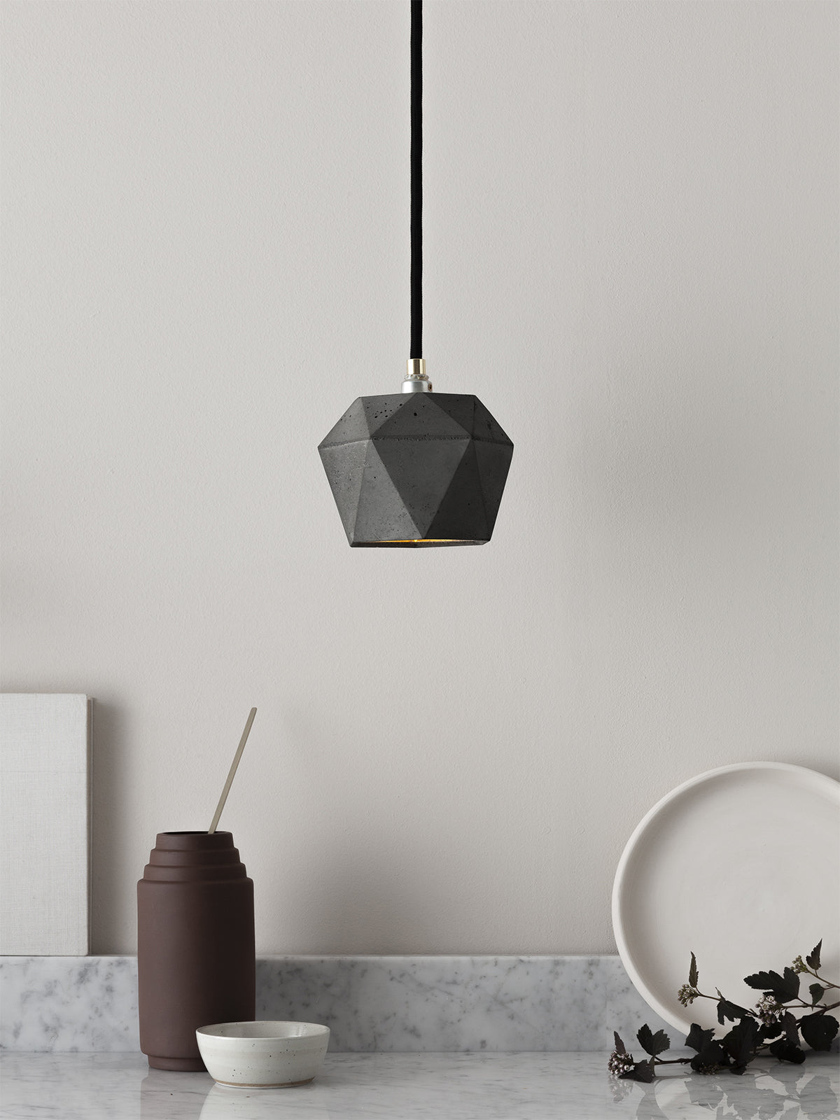 [T2] Dark Pendant Light Triangle still 8