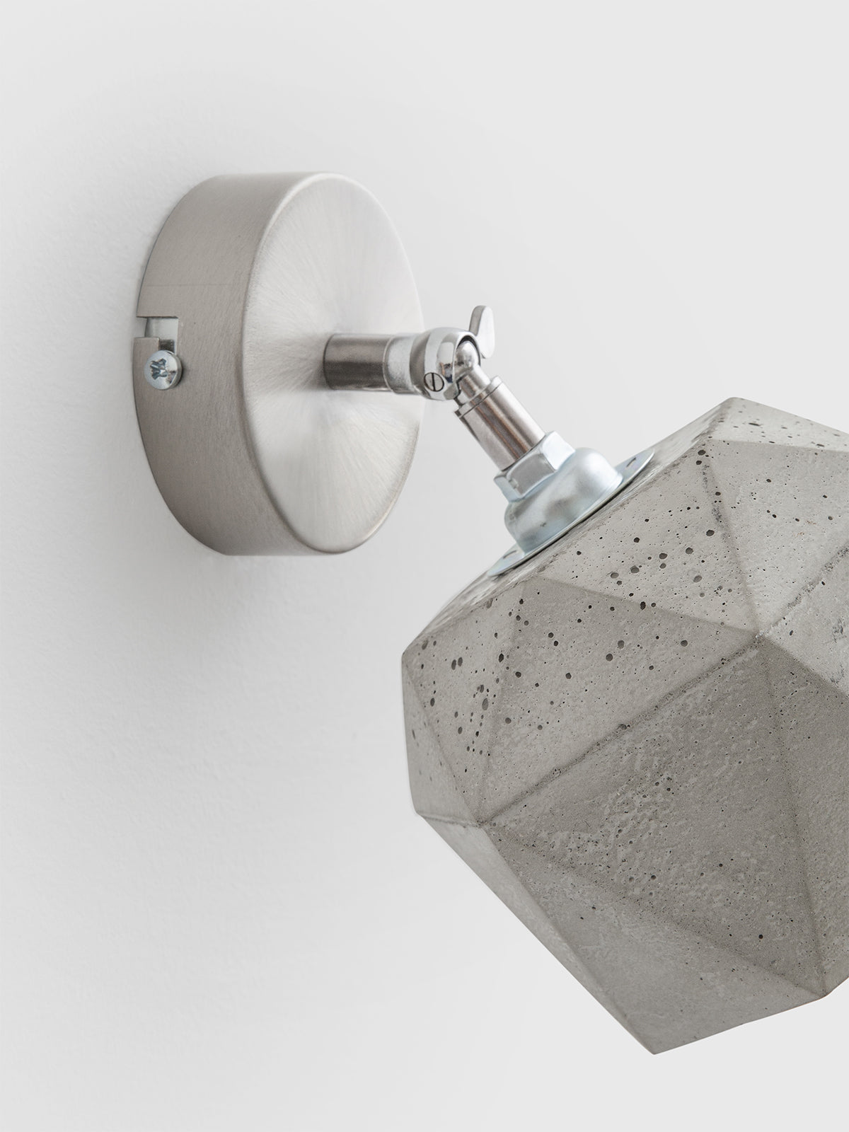 [T2] Spot- Wall Light Triangle still 7