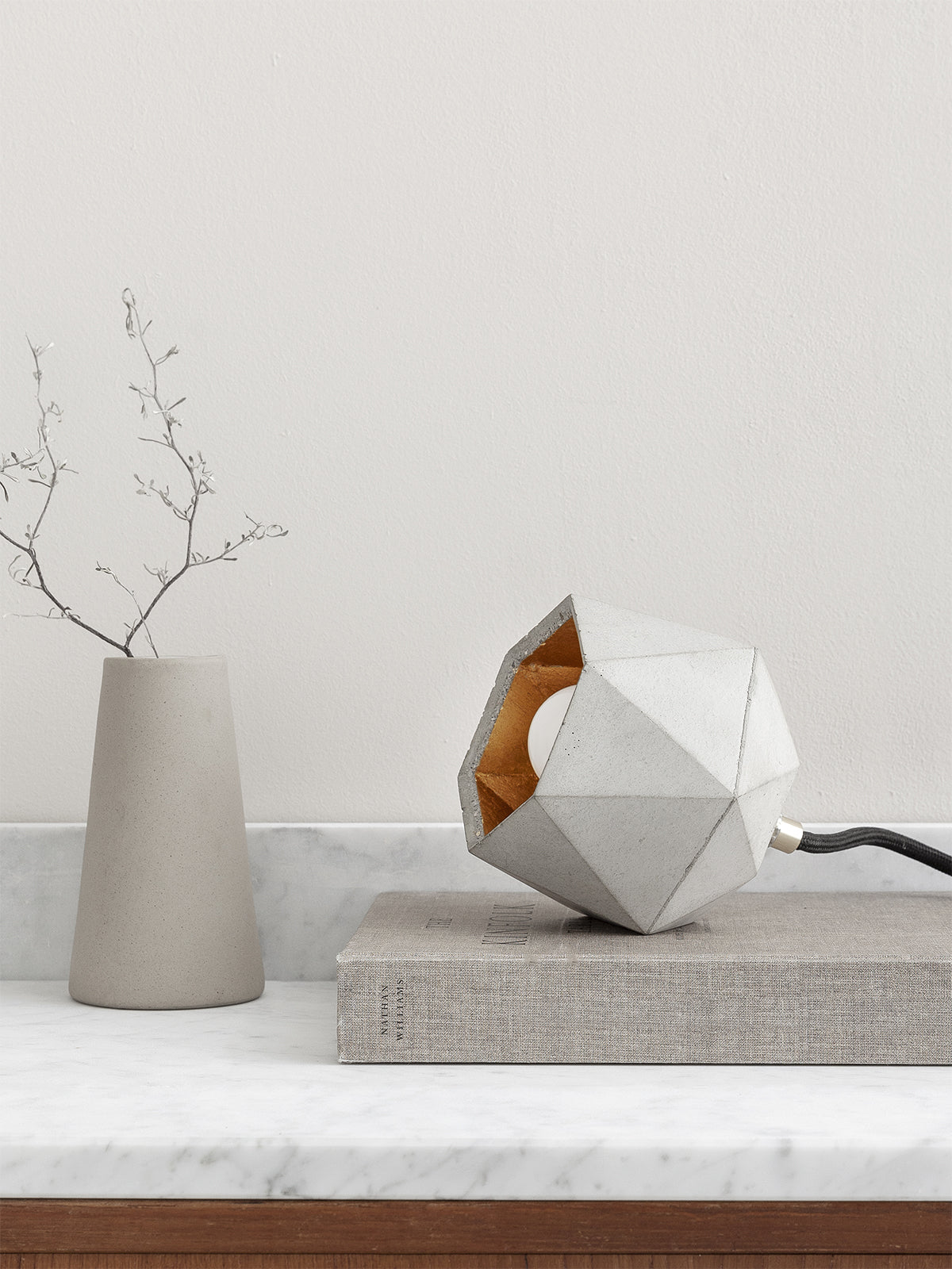 [T2] Up- Table Light Triangle still 2