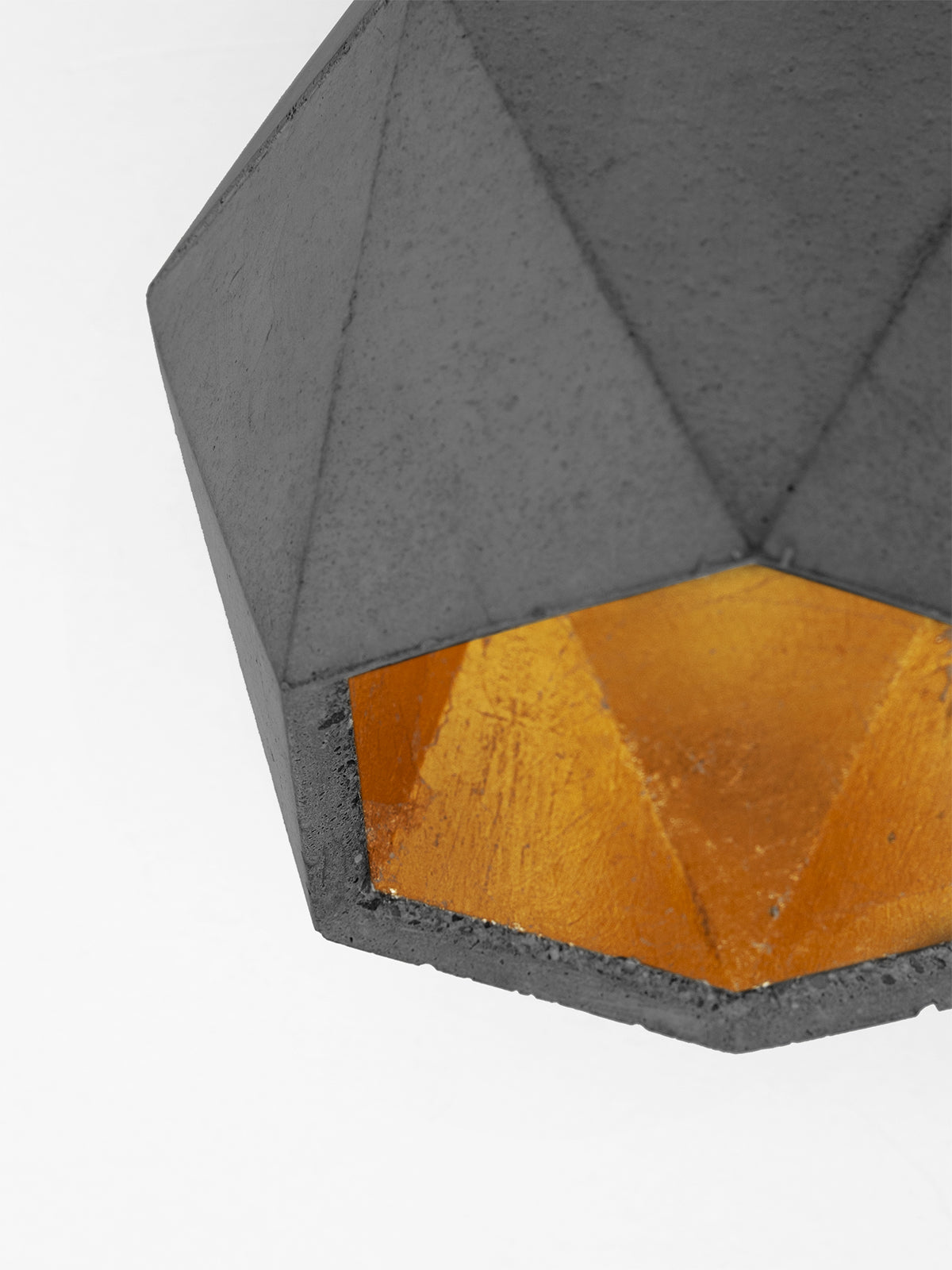 [T2] Up- Dark Table Light Triangle still 4