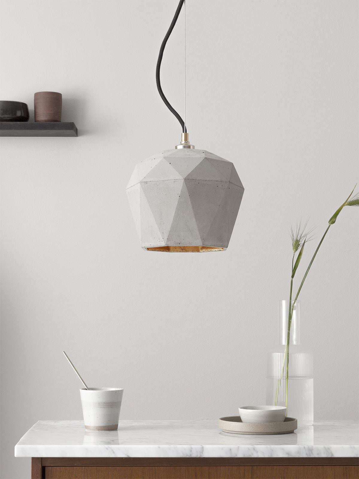 [T3] Pendant Light Triangle still 4