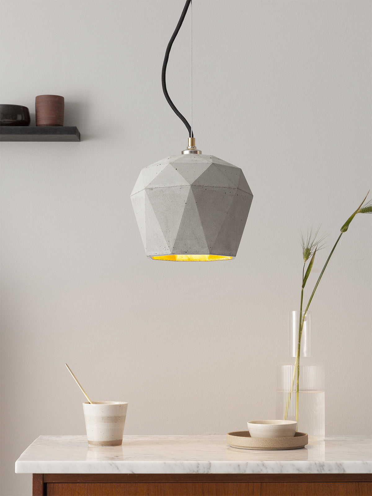 [T3] Pendant Light Triangle still 5