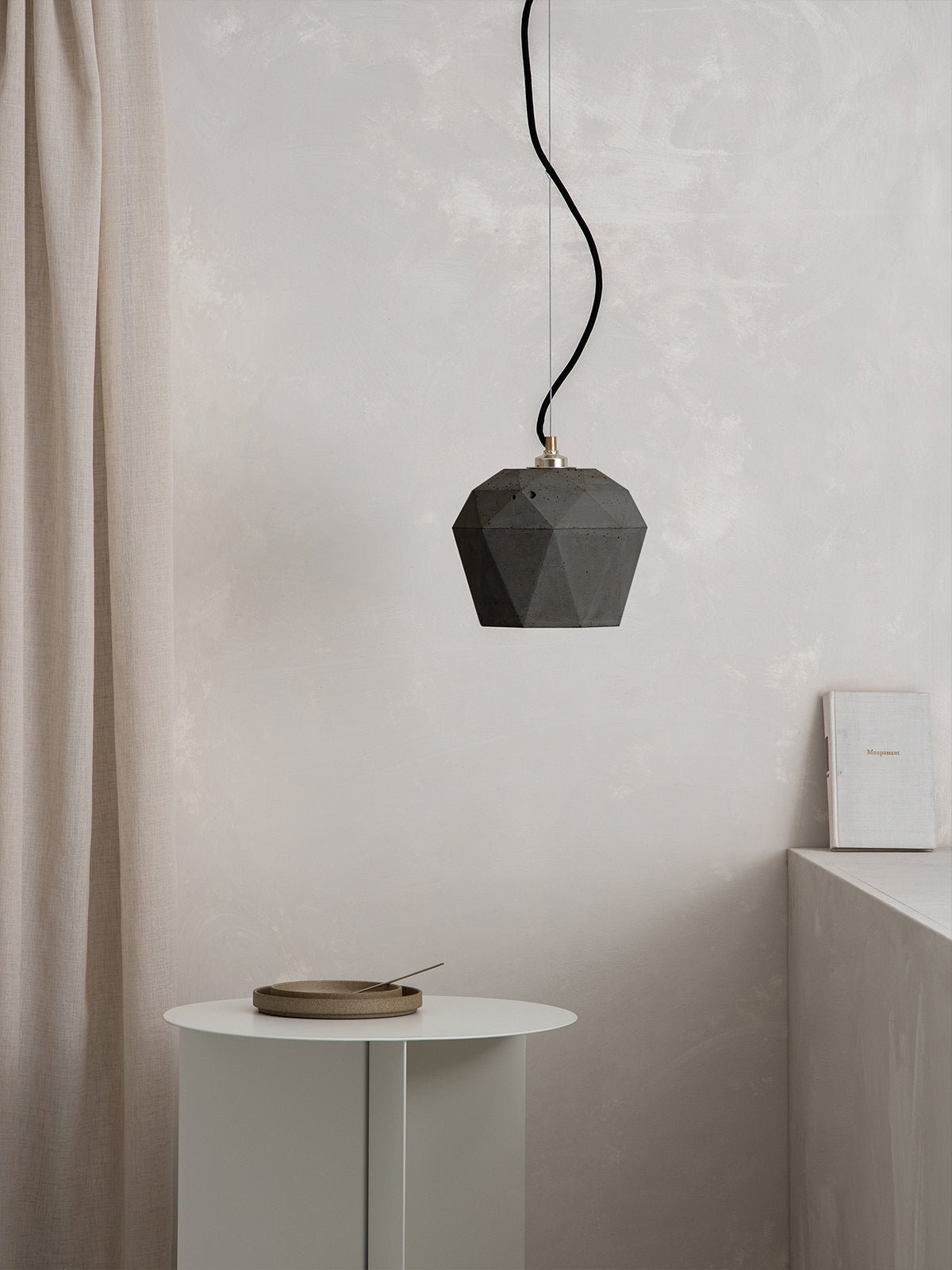 [T3] Dark Pendant Light Triangle still 9