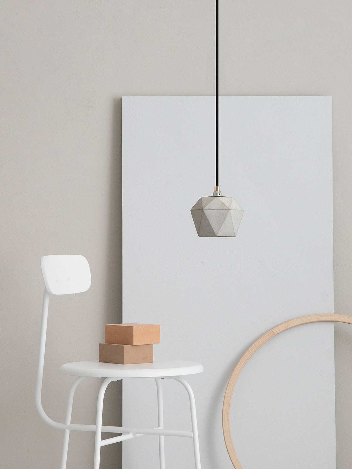 [T2] Pendant Light Triangle still 11