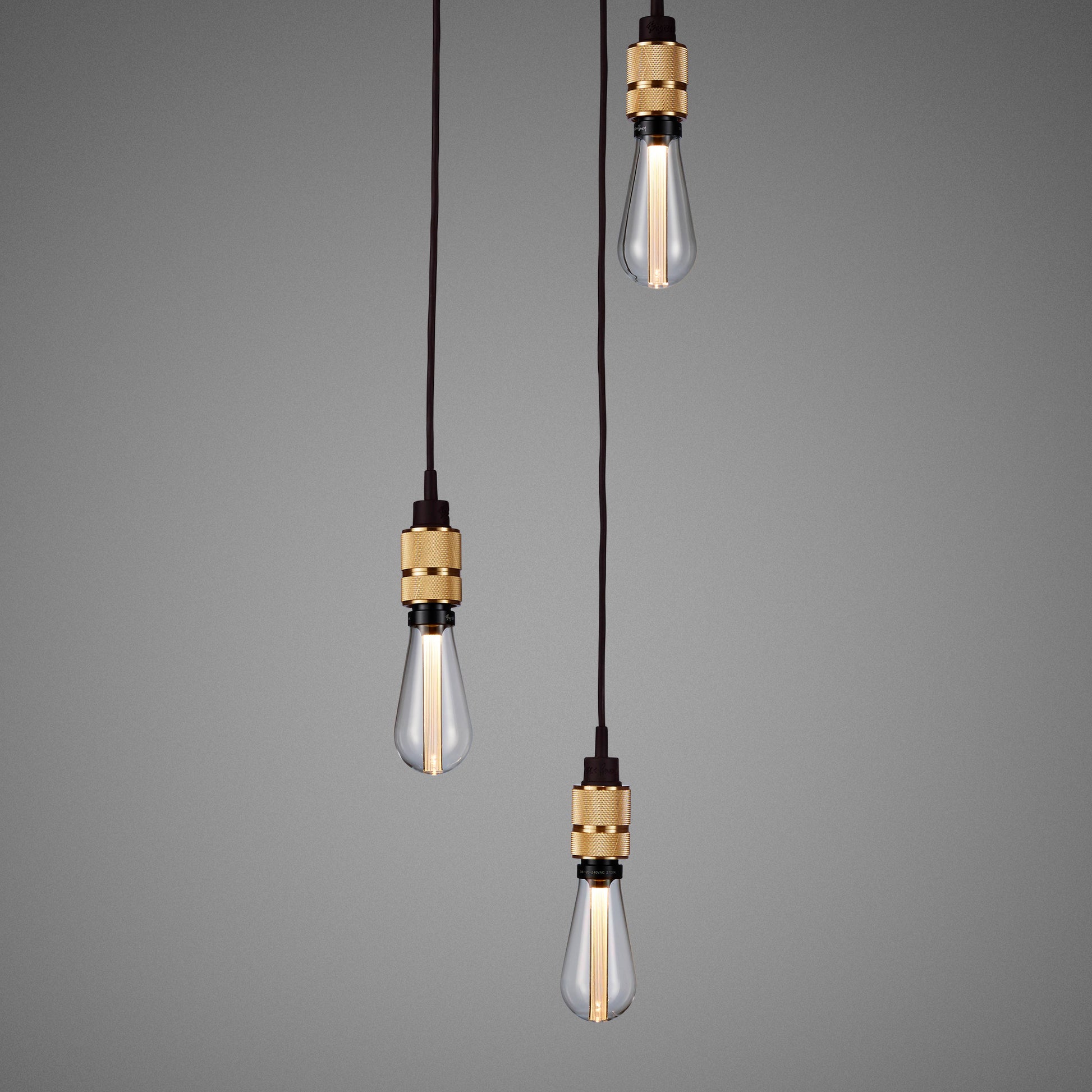 Brass 2/2.6m Hooked 3.0 / Nude Pendant Celling light close up