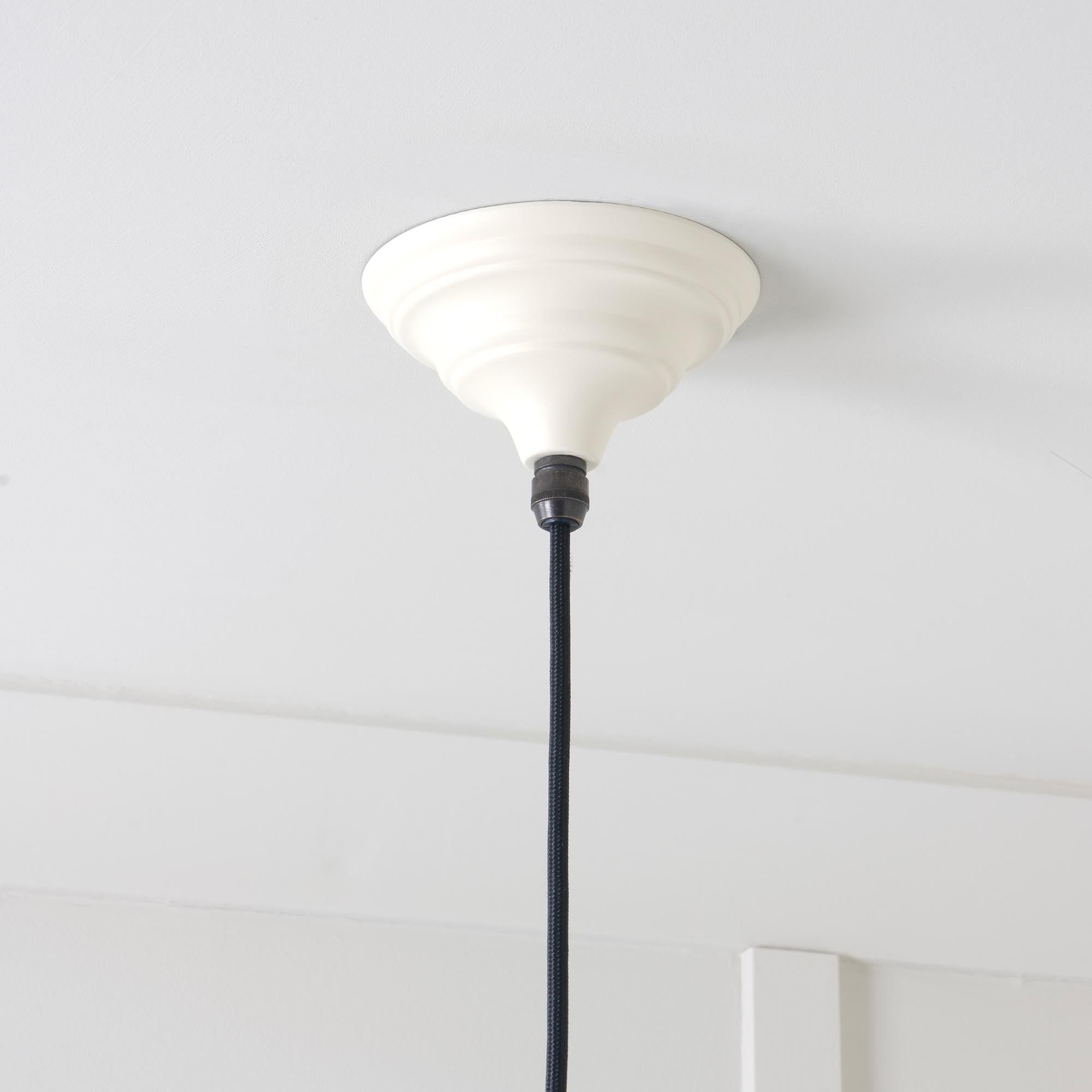 Smooth Brass Hockley Pendant Light Teasel, close up view of fitting and cable.