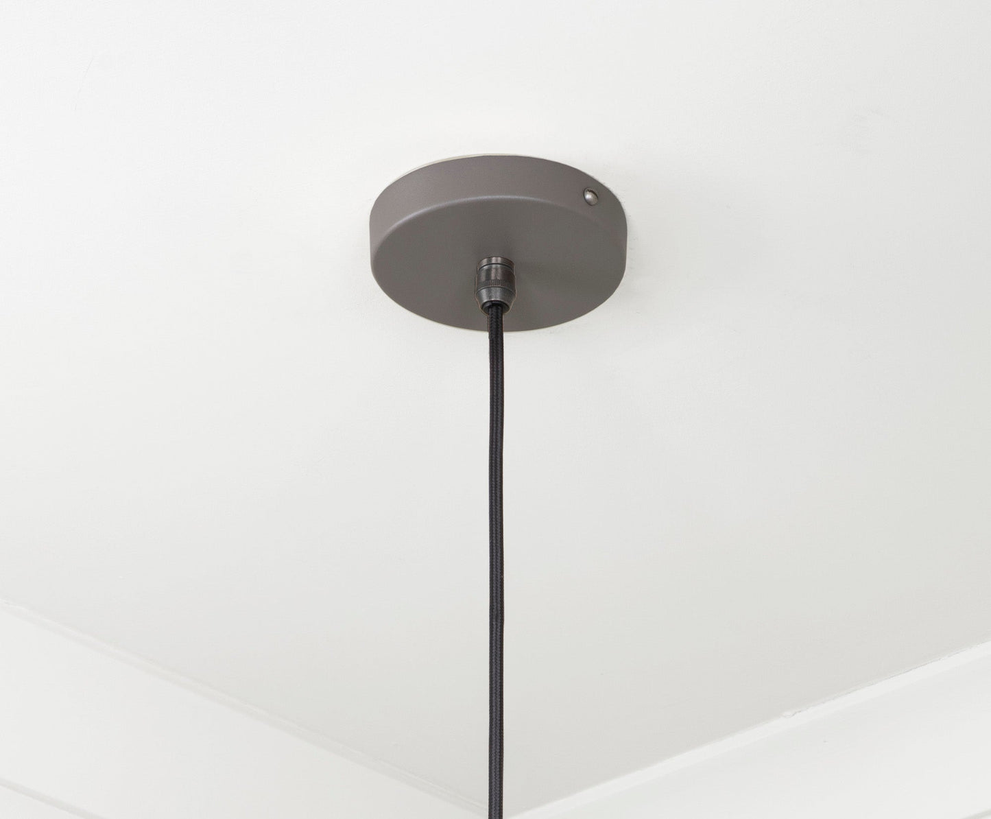 Smooth Brass Frankley Pendant Light Bluff, close up view of fitting and cable.