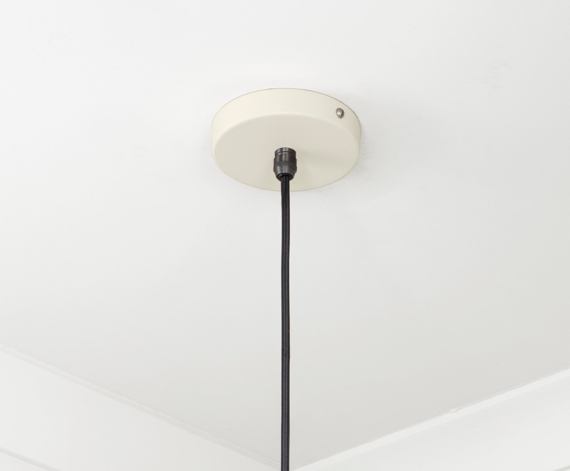 Smooth Brass Frankley Pendant Light Teasel, close up view of fitting and cable.