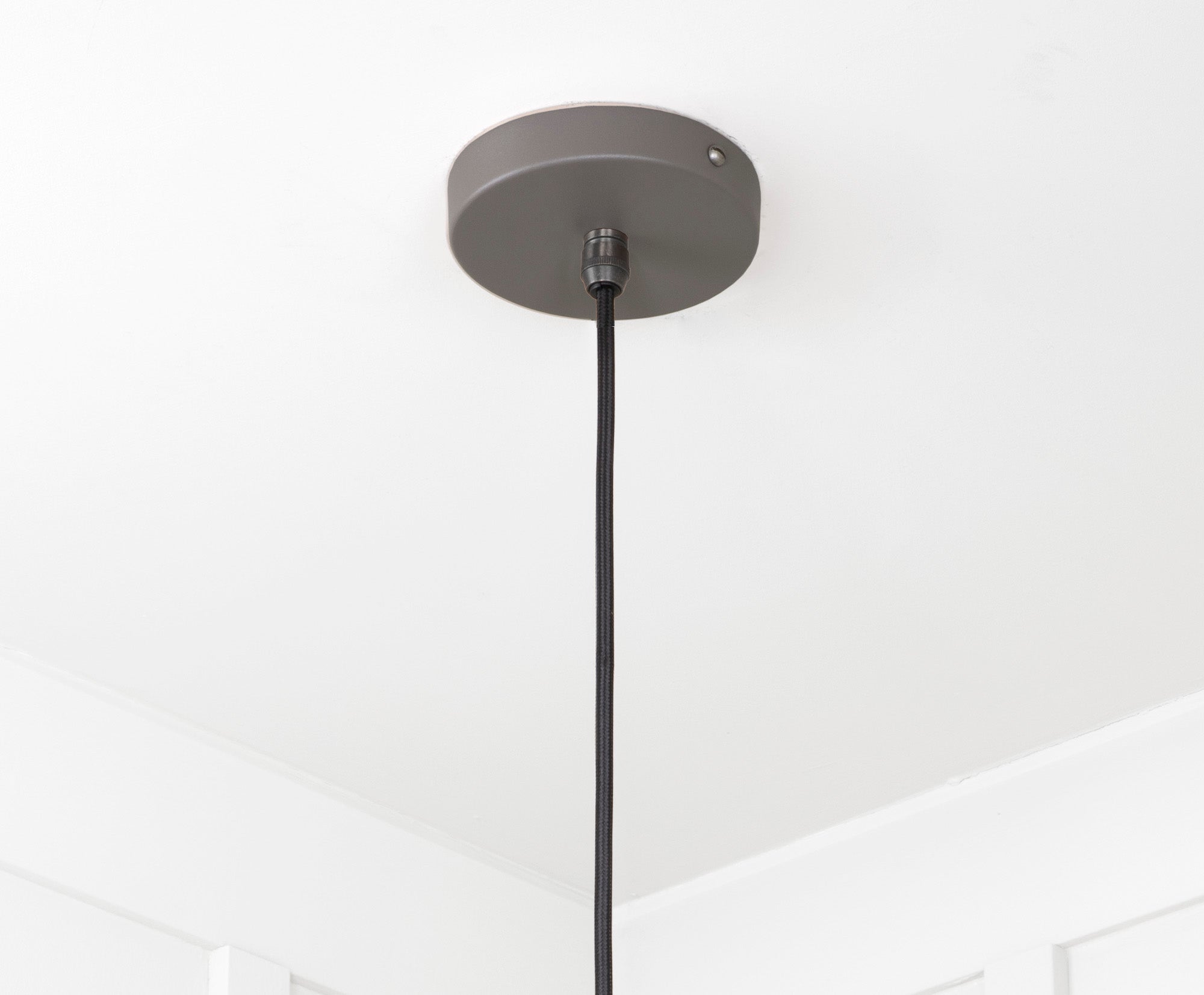Smooth Brass Flora Pendant Light Bluff, close up view of fitting and cable.