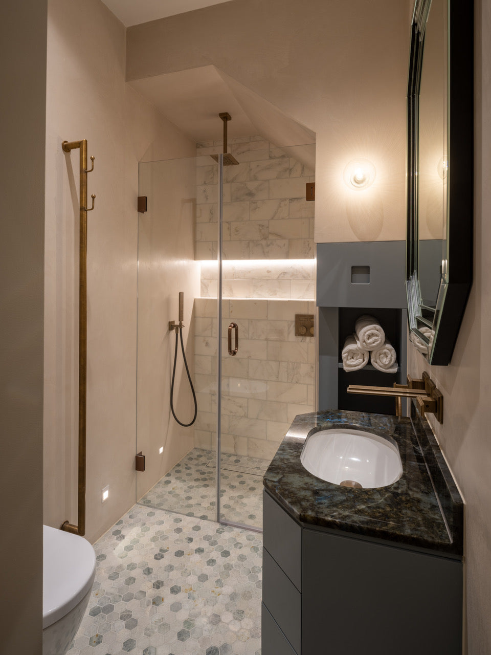 Pimlico Sealed Flush Mount, Small, product shot