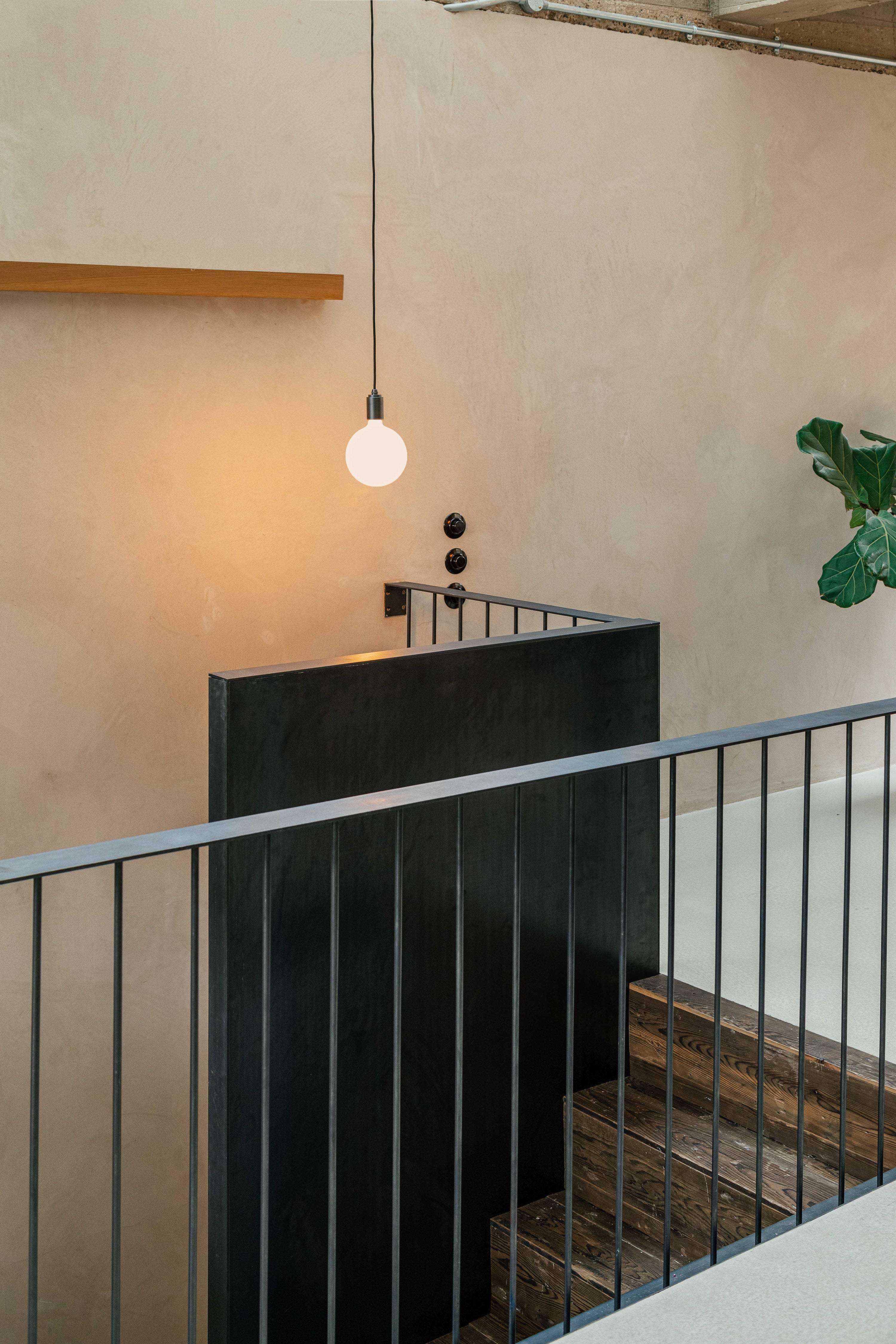 Sphere IV pendant Graphite Lifestyle 1