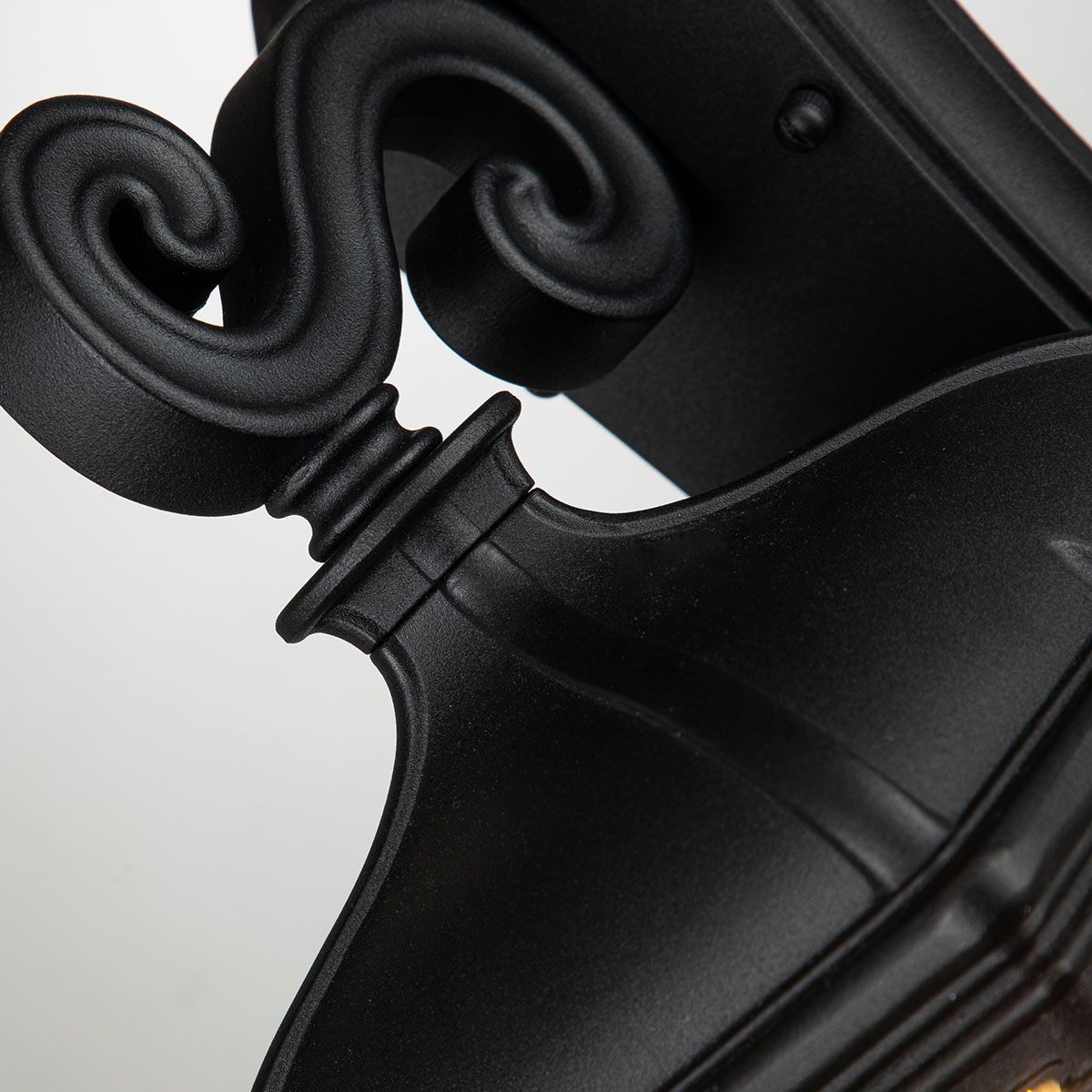 Bayview Light Medium Wall Lantern in Black