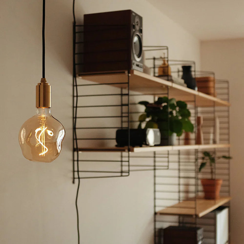 Voronoi I pendant Walnut Lifestyle 1